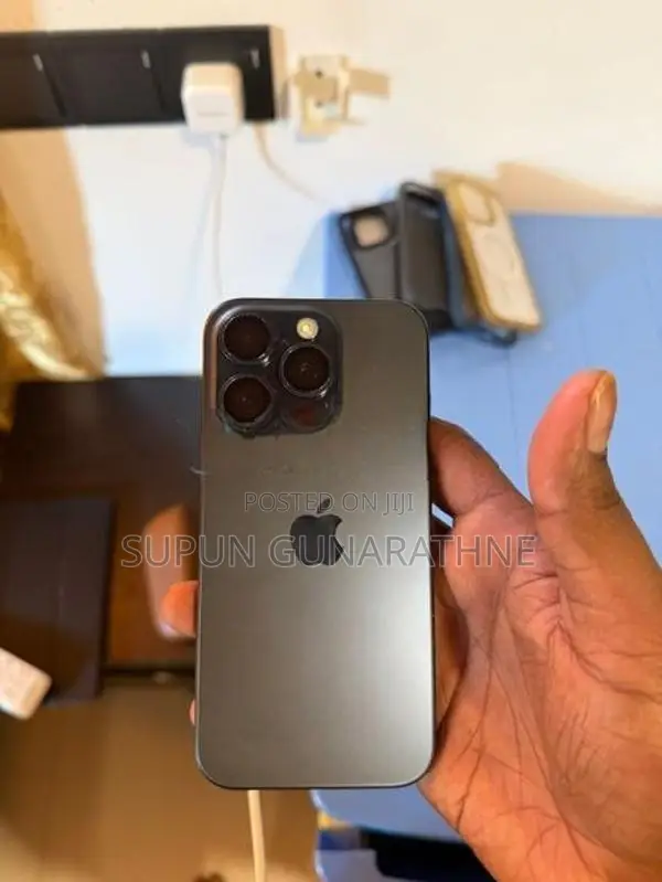 Apple iPhone 15 Pro (Used)