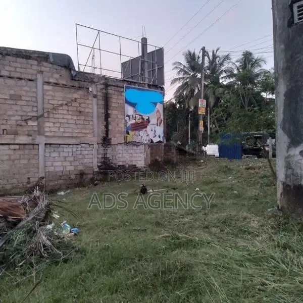 Land with Building For Sale in Godakawela