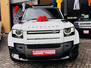 Land Rover Defender P300 Dynamic 2025