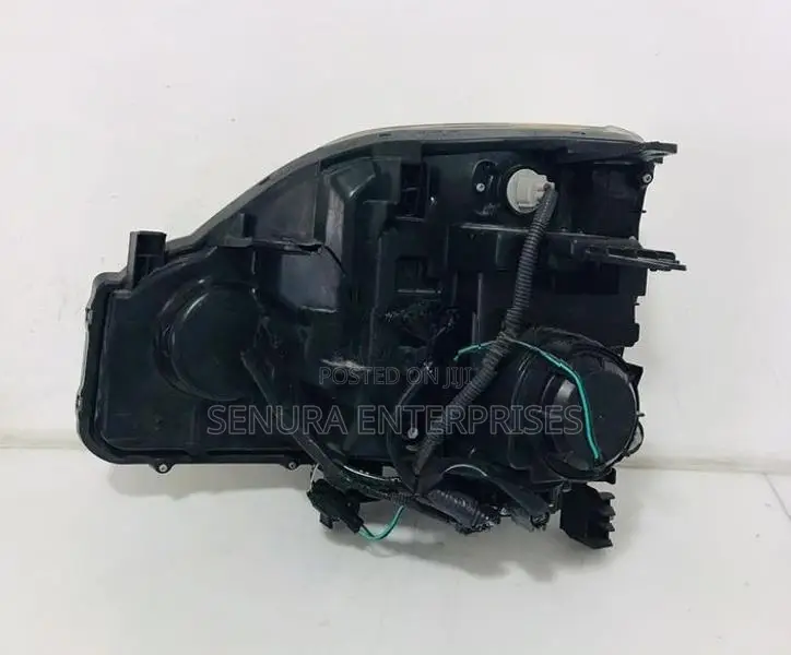 Nissan X-Trail NT31 Head Light