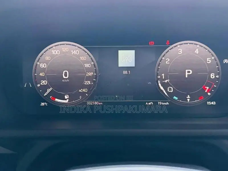 Land Rover Defender P300 Dynamic 2025