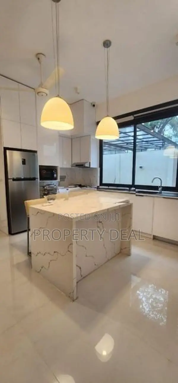 3 Bedrooms Furnished House For Rent in Colombo 7 - PDH77