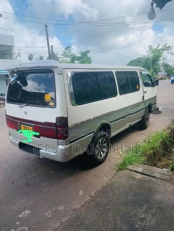Toyota Dolphin 1998