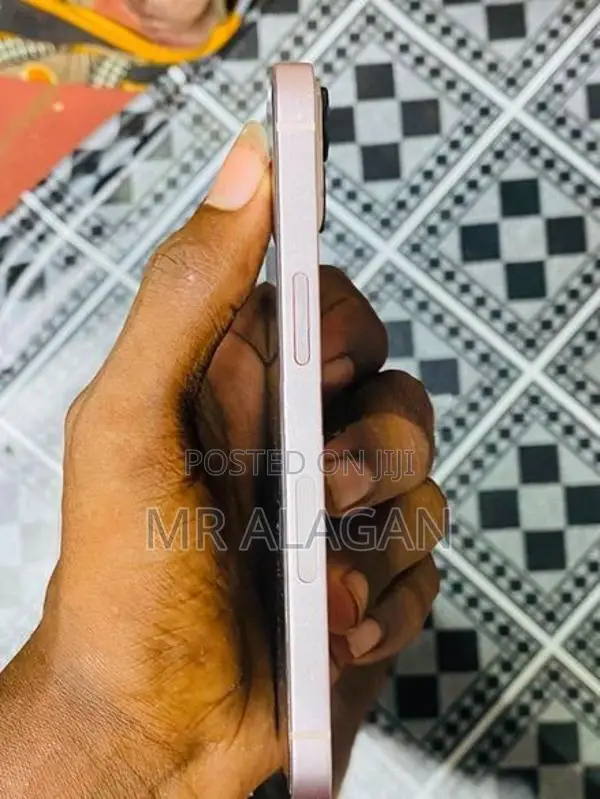 Apple iPhone 13 (Used)