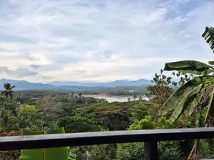 මහනුවර,ගුරුදෙනිය දර්ශනීය පරිසරයක ඇති නවීන තෙමහල් නිවසක් විකිණීමට
