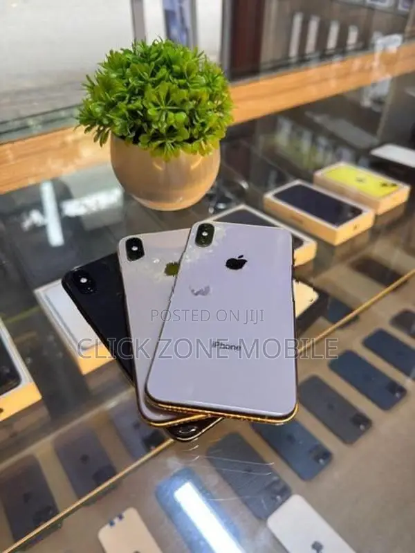 Apple iPhone XS 64GB (Used)