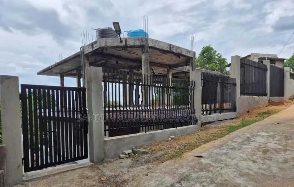 මහනුවර,ගුරුදෙනිය දර්ශනීය පරිසරයක ඇති නවීන තෙමහල් නිවසක් විකිණීමට