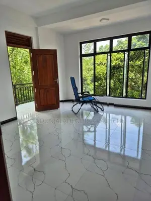 මහනුවර,ගුරුදෙනිය දර්ශනීය පරිසරයක ඇති නවීන තෙමහල් නිවසක් විකිණීමට