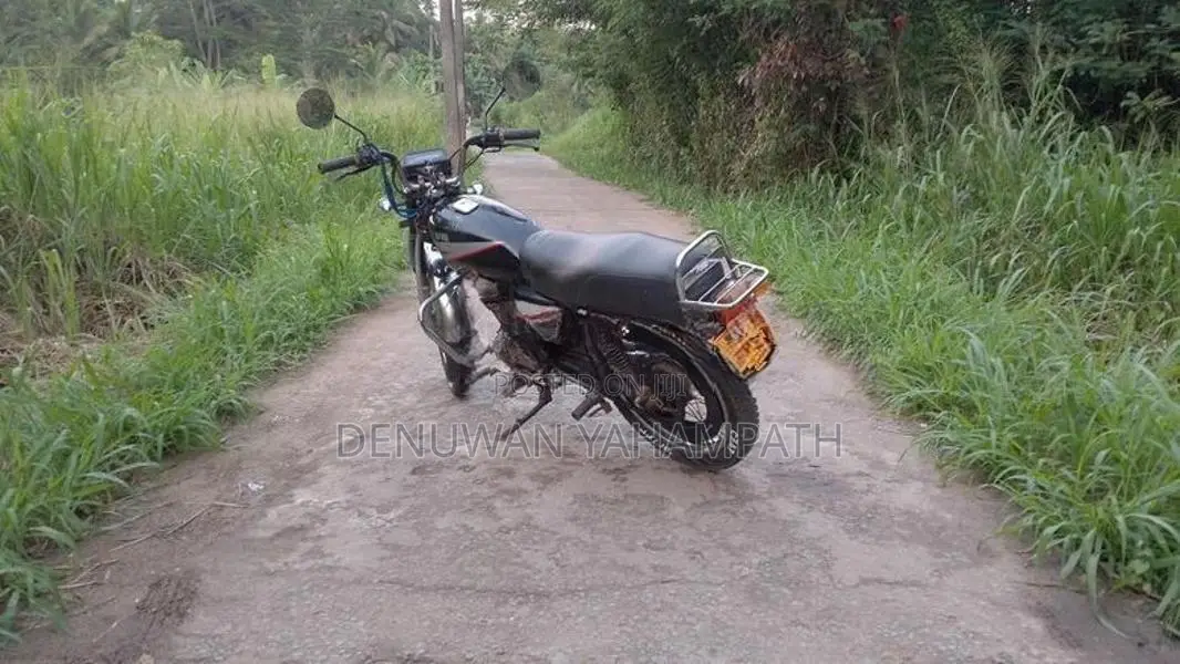 Bajaj Boxer 2000