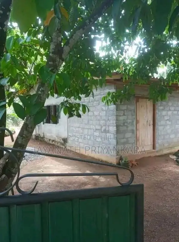 House with Land for Sale Kuruwita