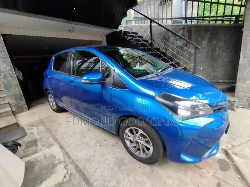 Toyota Vitz 2015