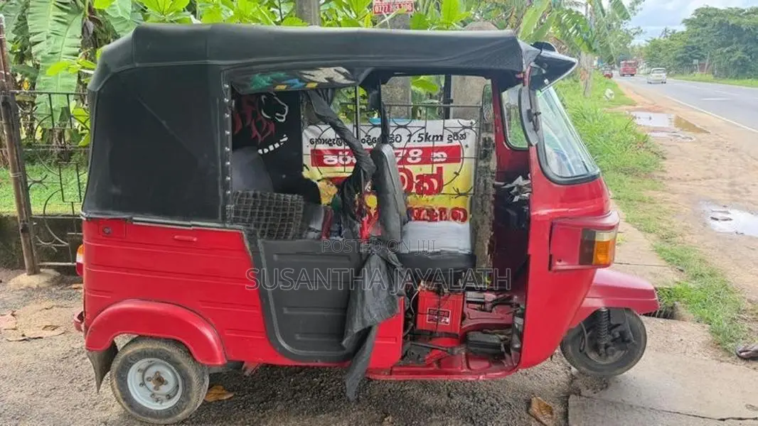Bajaj RE 2010