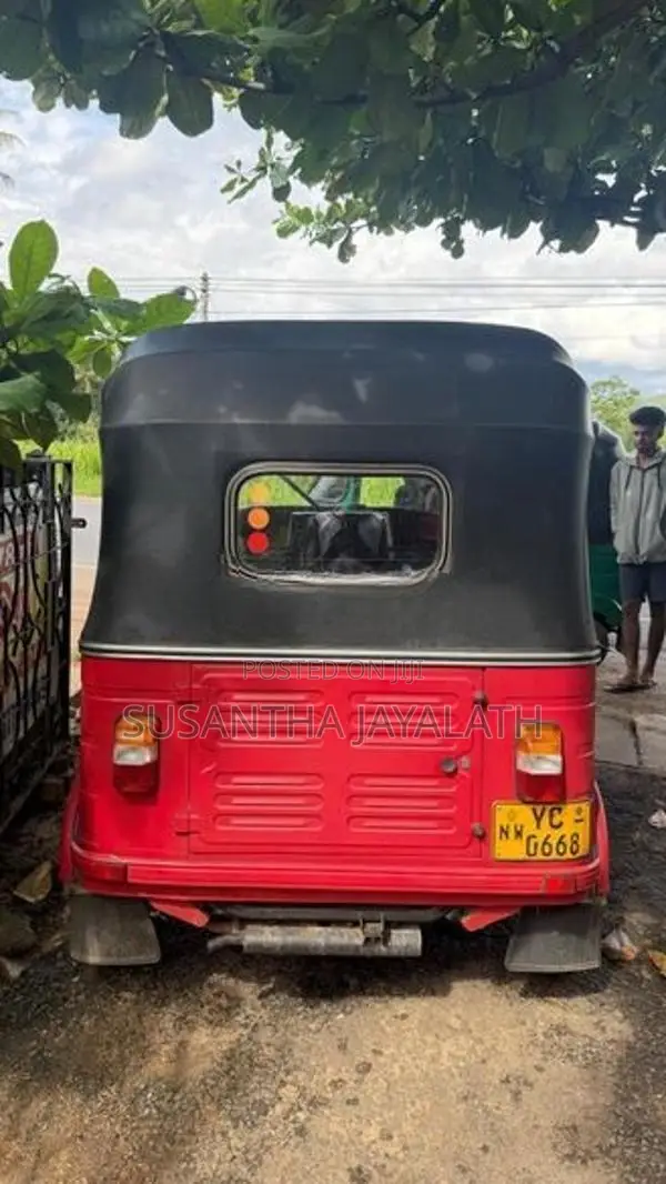 Bajaj RE 2010