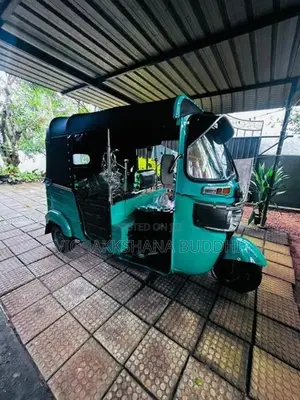 Bajaj RE 2016