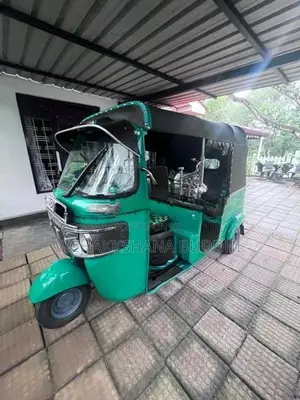 Bajaj RE 2016