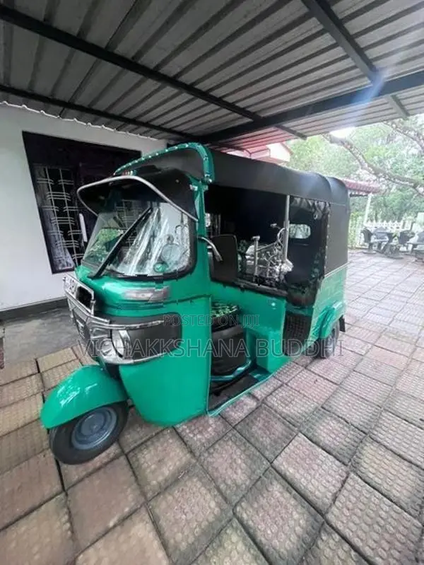Bajaj RE 2016