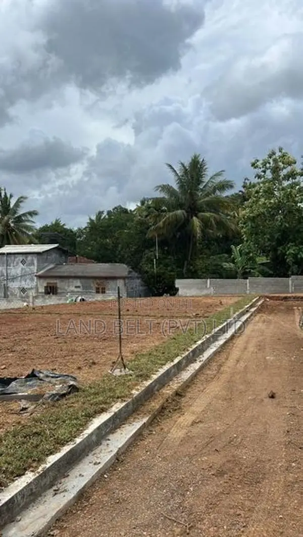 Makubura ඉඩම