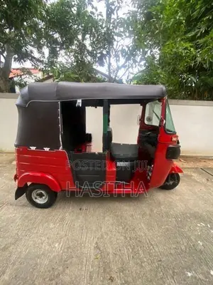 Bajaj RE 2019
