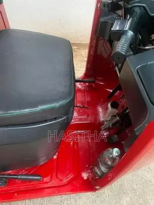 Bajaj RE 2019
