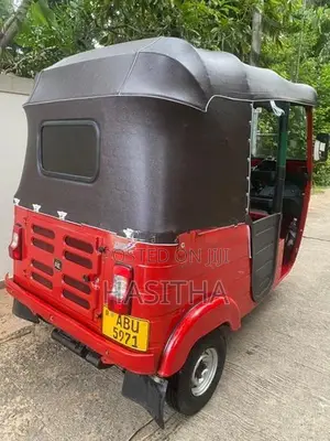 Bajaj RE 2019