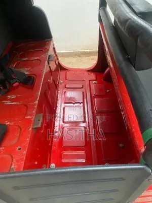 Bajaj RE 2019