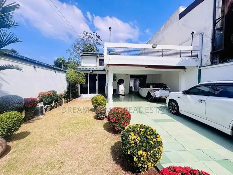 Luxurious Modern Residence in the Heart of Jayanthipura