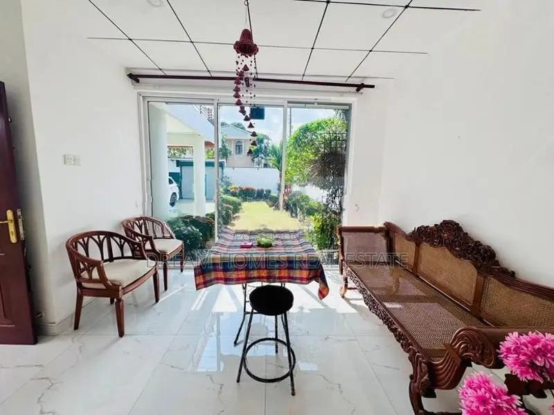 Luxurious Modern Residence in the Heart of Jayanthipura