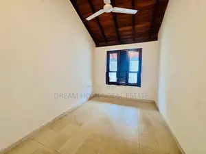 6 Bedroom House with for Sale - Battaramulla