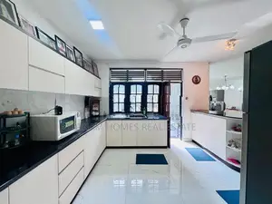 Luxurious Modern Residence in the Heart of Jayanthipura