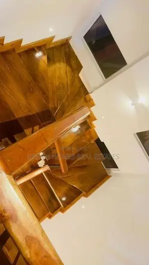 Beutiful Three Store House for Sale in Kadawatha Ganemulle Road