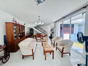 Luxurious Modern Residence in the Heart of Jayanthipura