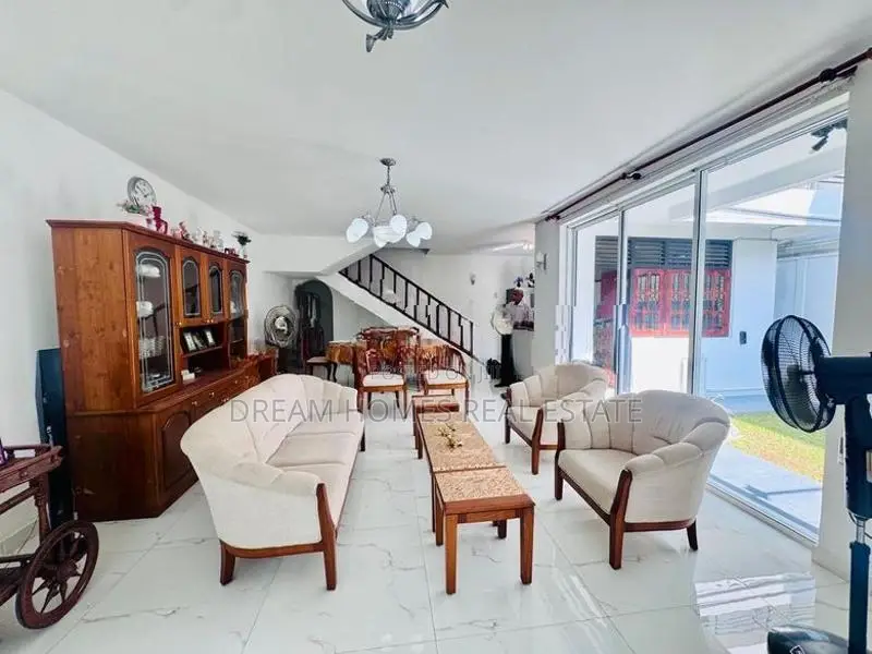 Luxurious Modern Residence in the Heart of Jayanthipura