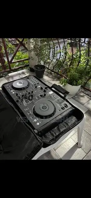 Pioneer Ddj Flx 4 Console with Headphone