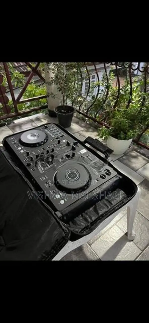Pioneer Ddj Flx 4 Console with Headphone