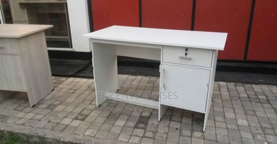 New 4*2 Ft Melamine Office Table