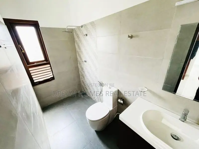 Brand New Gated Luxury House Kesbewa