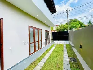 Brand New Gated Luxury House Kesbewa