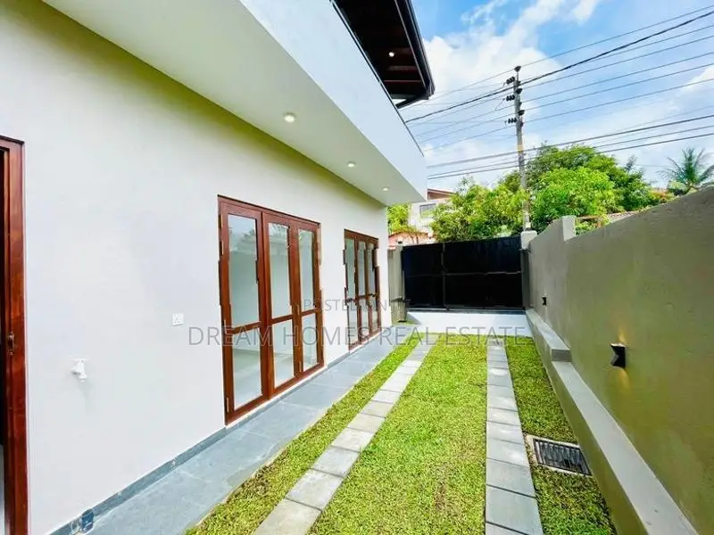 Brand New Gated Luxury House Kesbewa