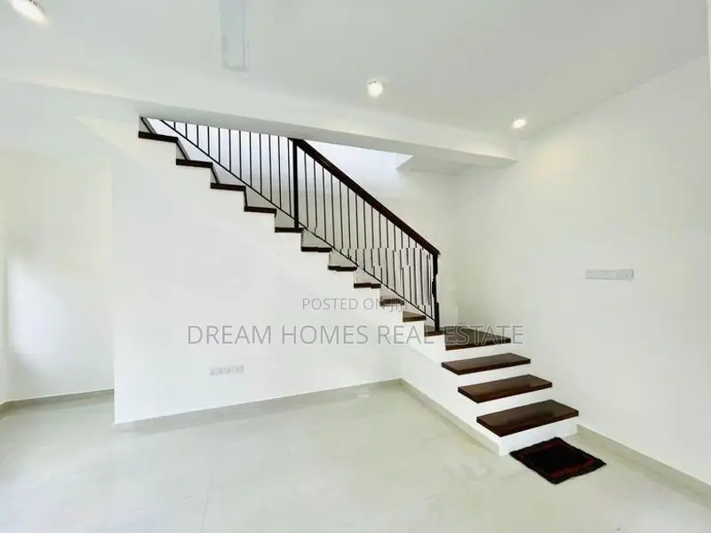 Brand New Gated Luxury House Kesbewa