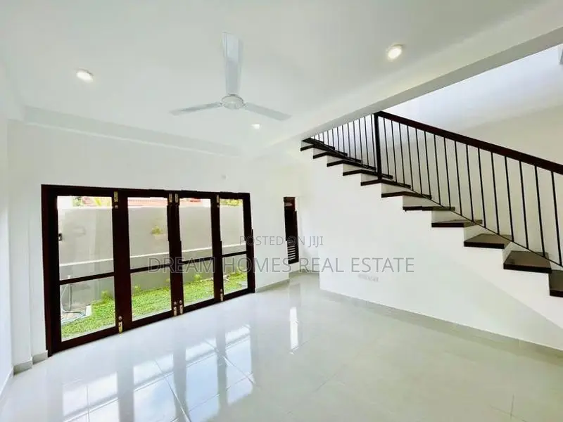 Brand New Gated Luxury House Kesbewa