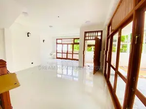 Luxury Gated 5 Bed New 2 Story House Piliyandala