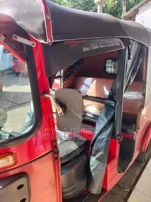 Bajaj RE 2018