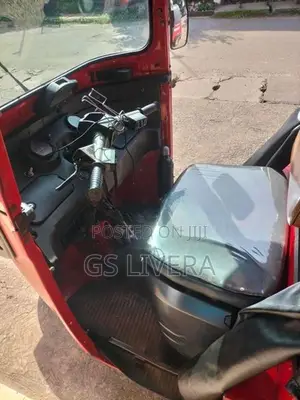 Bajaj RE 2018