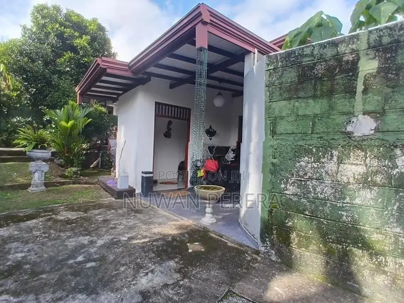 Suwarapala Dampe 3 Bathrooms House for Sale