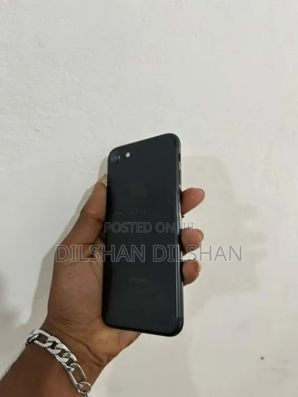 Apple iPhone 7 (Used)