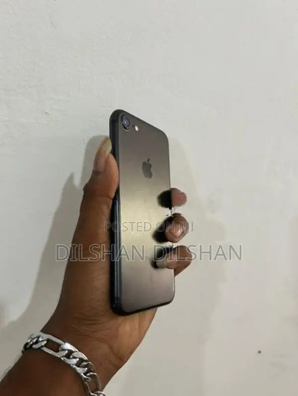 Apple iPhone 7 (Used)