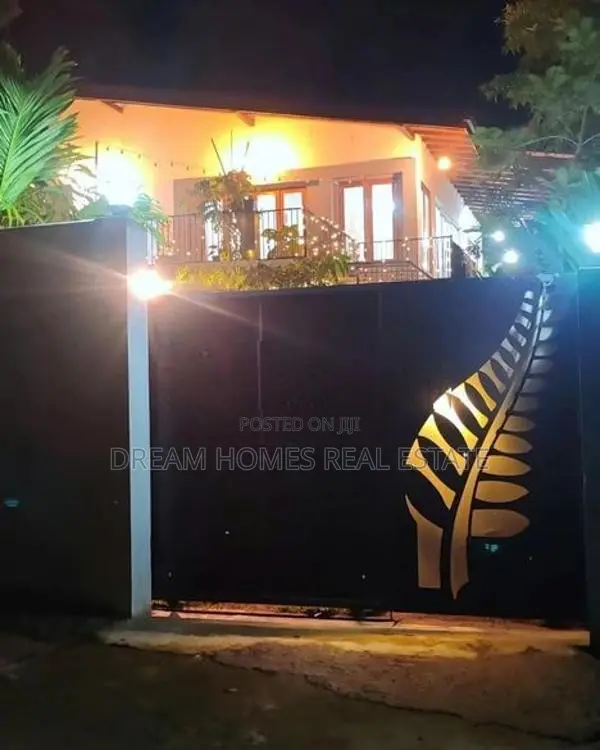 Luxury Beautiful House with Owen Business for Sale Nittabuwa