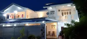 කුරුණෑගල මහ නගර සභා සීමාවේ නවීන පන්නයේ සියලු පහසුකම් සහිත දෙමහල් නිවස