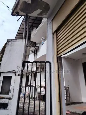 Homagama - Three Storey House for Sale (SSPH-389)