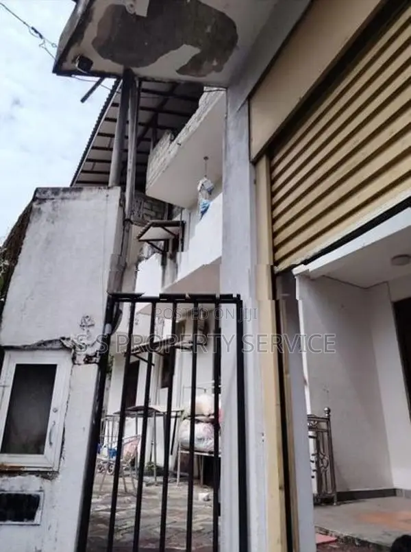 Homagama - Three Storey House for Sale (SSPH-389)